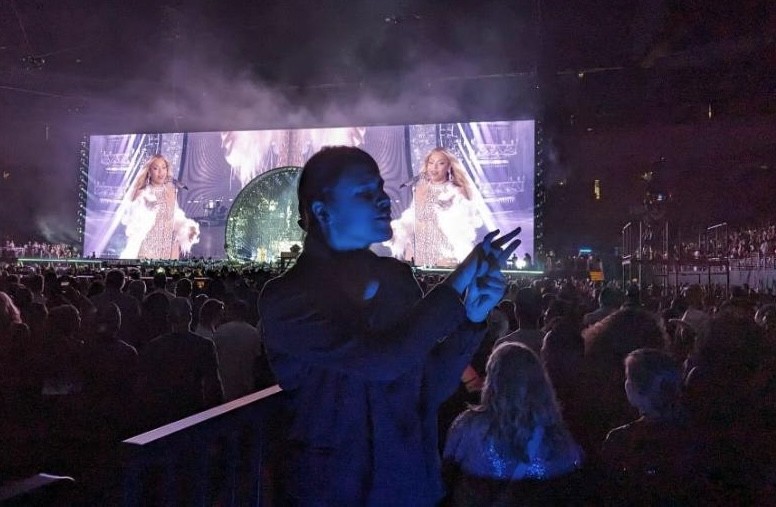 Rosetta Maravilla Signing at Concert